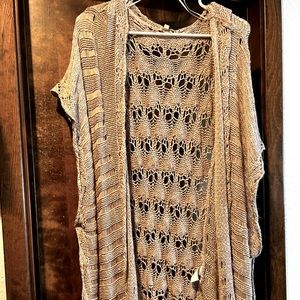Short sleeve kimono. Heavy Knit. With tassels on it. Size S/M